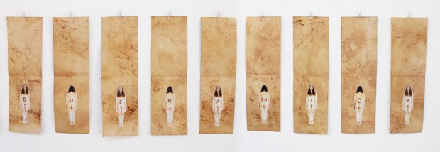 Me interesa utilizar el lenguaje contemporáneo para hablar de una herencia tradicional representativa de la identidad nacional, que a su vez se conecta con el confinamiento de las mujeres al espacio doméstico y a la ejecución de labores manuales textiles como herramientas de dominación en las sociedades latinoamericanas.