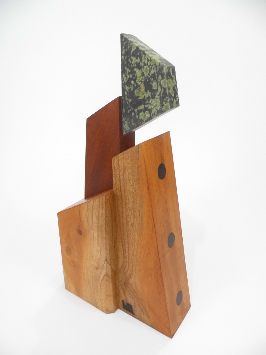 Esculturas de madera y marmol