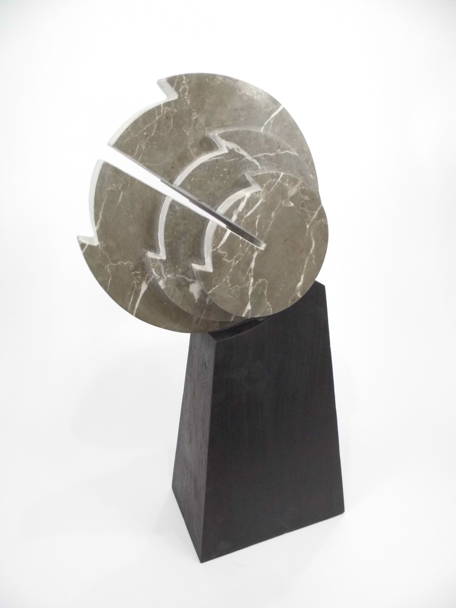 Esculturas de madera y marmol