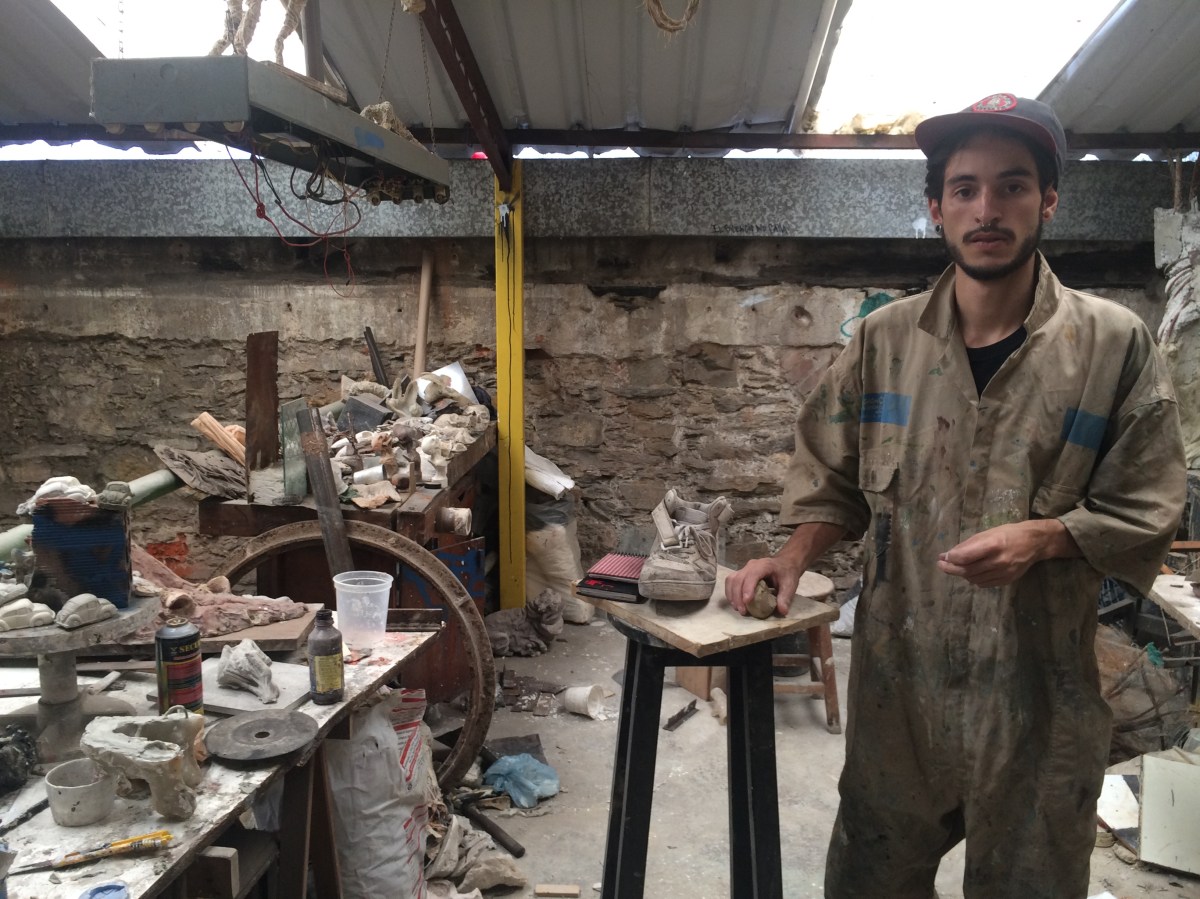 Talleres de escultura en la Universidad Nacional Experimental de las Artes.