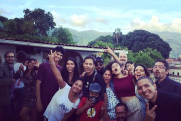 Pura salsa, sabor y diversión macollera!